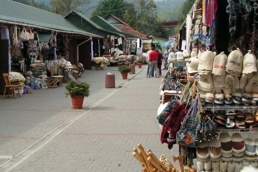 Сувенірний ринок в Яремче